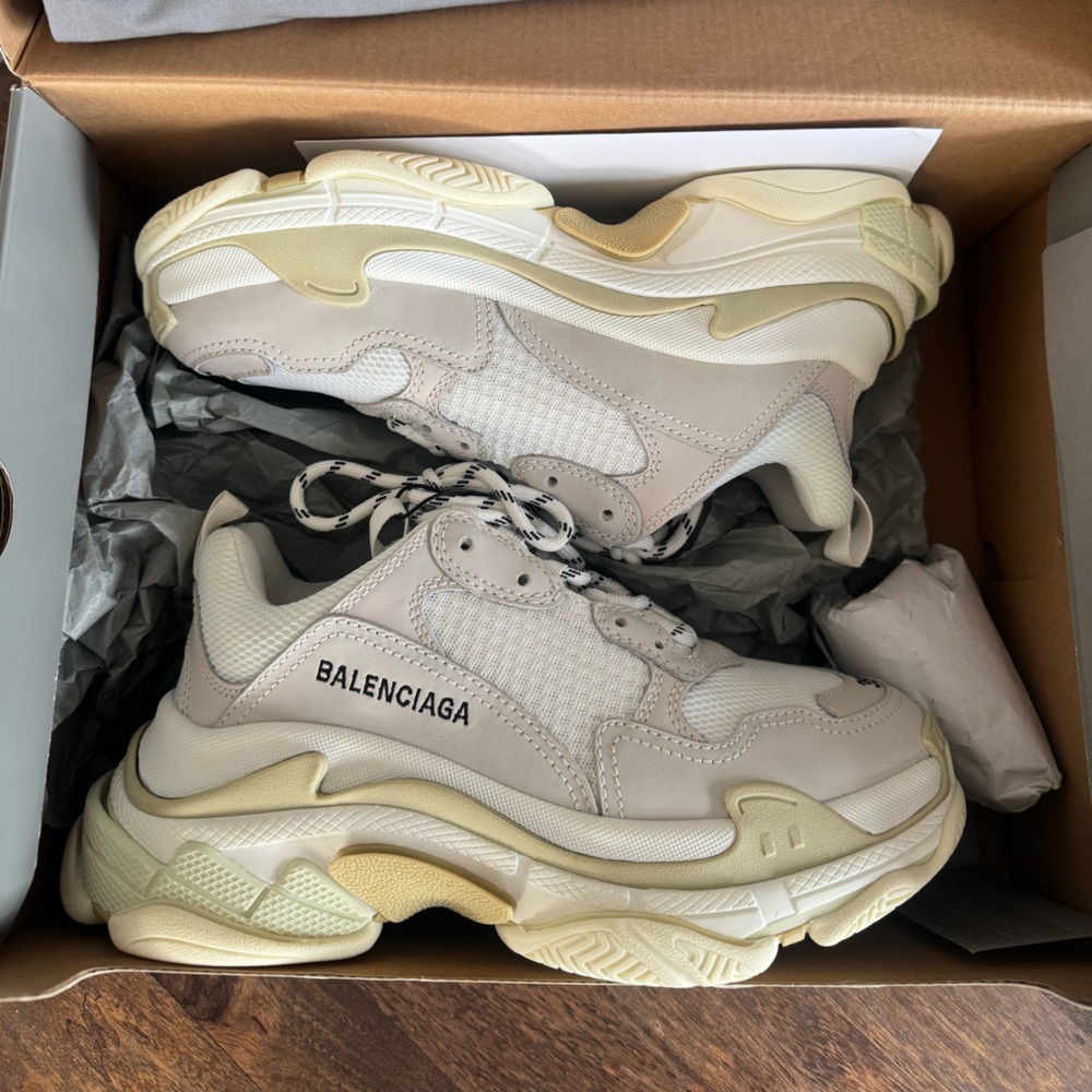 Balenciaga Triple S Sneaker - Picture 4 of 4